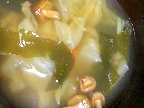 キャベツとわかめとなめこの中華スープ